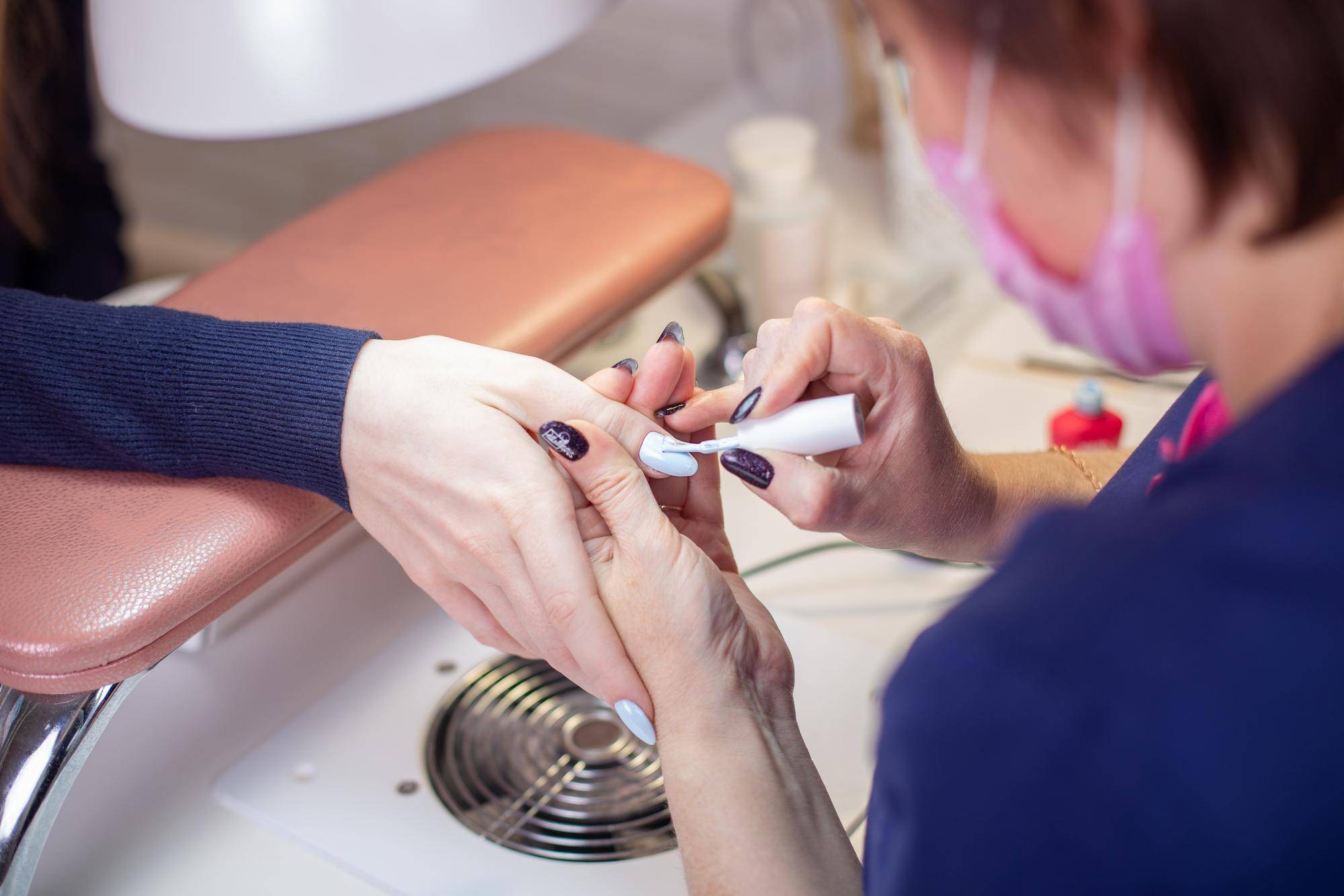 Jak przebiega kurs pedicure hybrydowego i co warto wiedzieć?