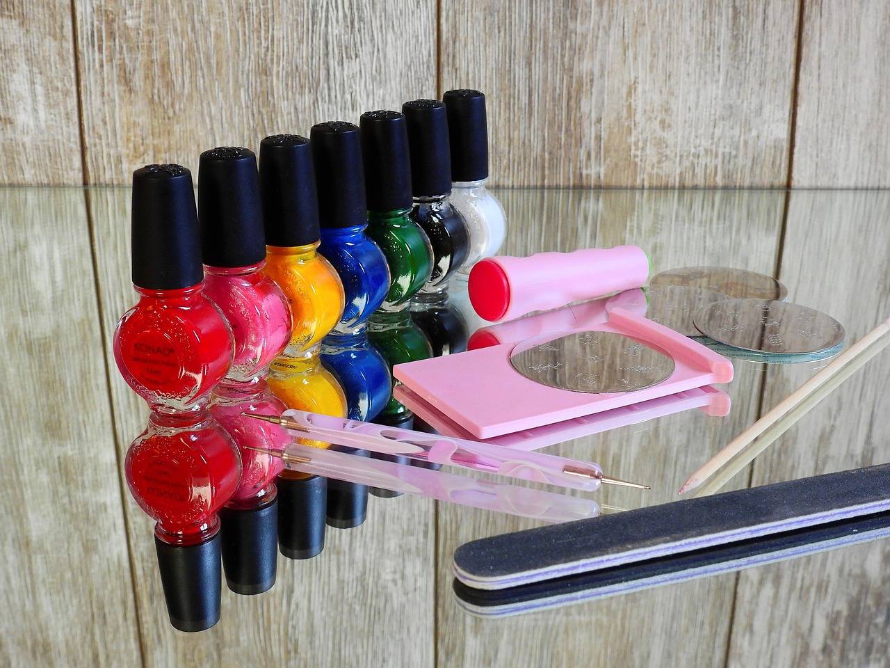 Jak naklejać naklejkę na paznokcie żeby manicure wyglądał perfekcyjnie?